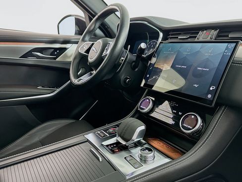 Used 2024 Jaguar F-PACE R-Dynamic S image 29