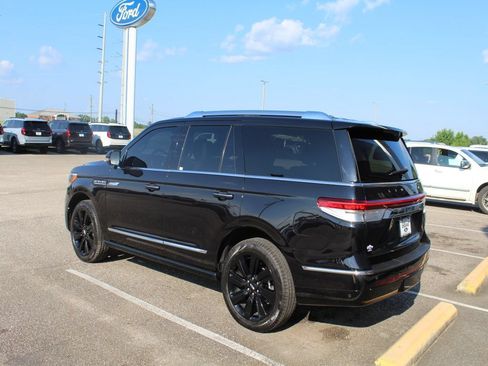 Used 2024 Lincoln Navigator Reserve AWD/4WD image 8