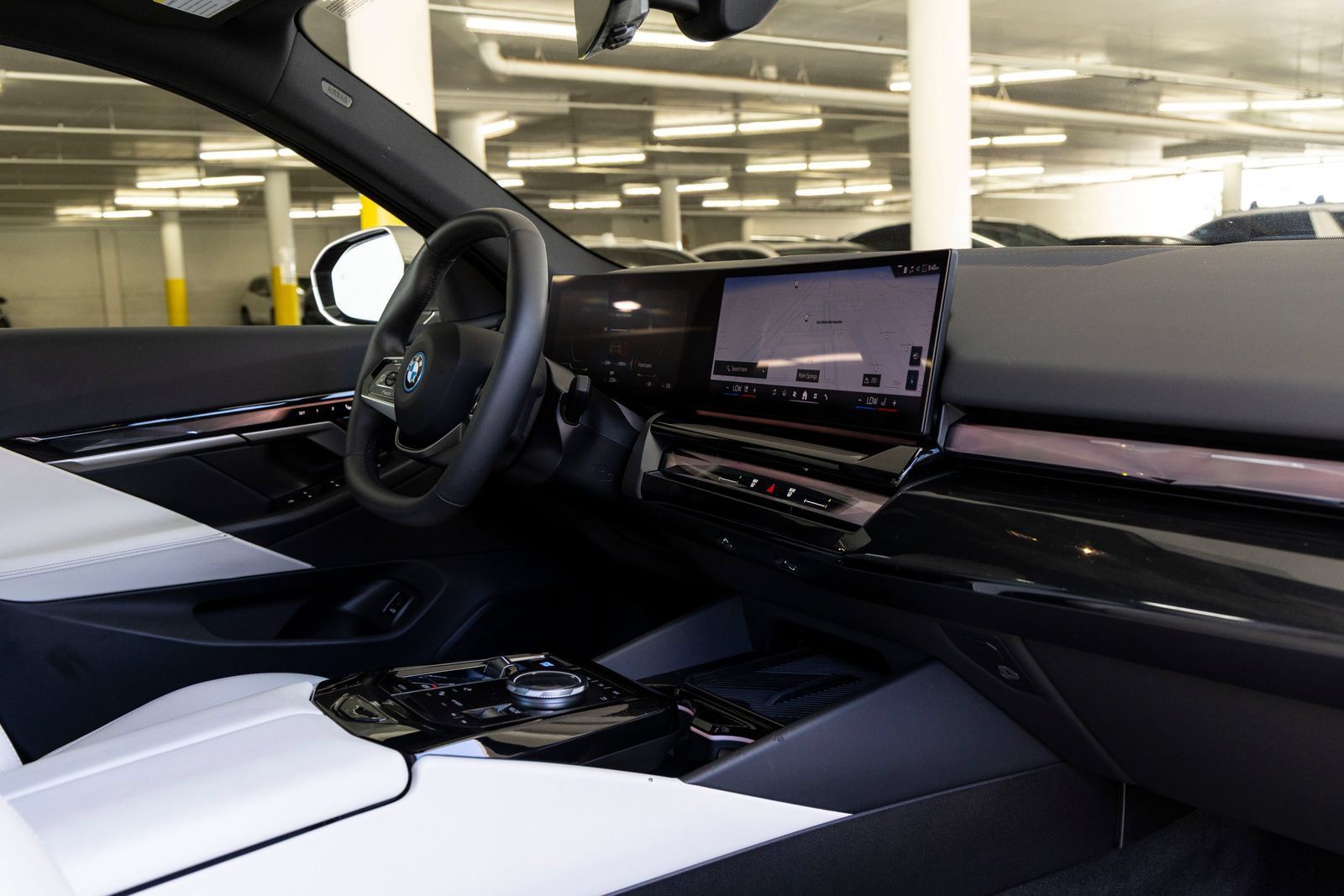 Certified 2025 BMW i5 eDrive40i w/ Premium Package RWD image 29