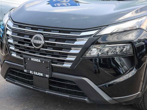 Used 2024 Nissan Rogue SV AWD/4WD image 18