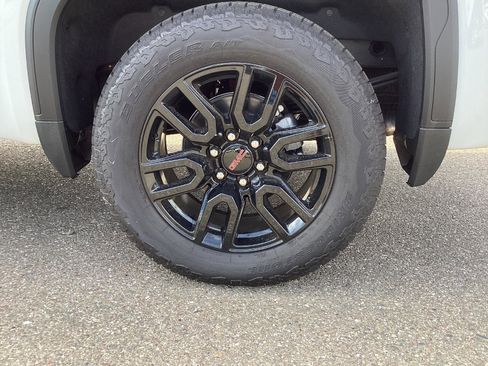 New 2025 GMC Sierra 1500 Elevation image 4