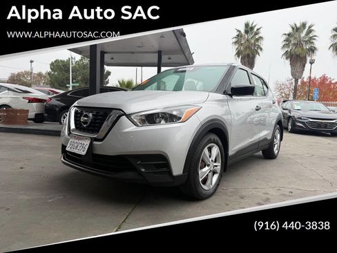 Used 2020 Nissan Kicks S image 1
