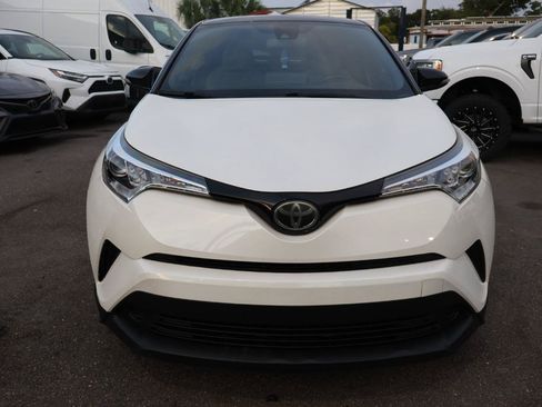 Used 2019 Toyota C-HR XLE FWD image 2
