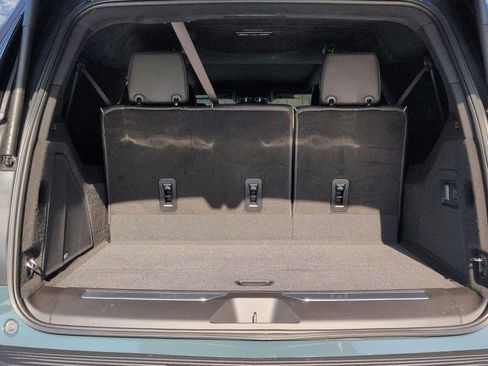 Certified 2025 Cadillac Escalade ESV V AWD/4WD image 14
