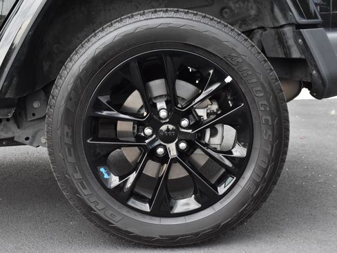 Used 2023 Jeep Wrangler Unlimited Sahara image 26