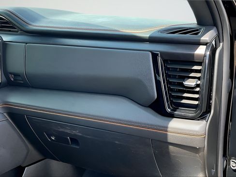 Used 2024 GMC Sierra 2500 AT4 w/ AT4 Premium Plus Package AWD/4WD image 20