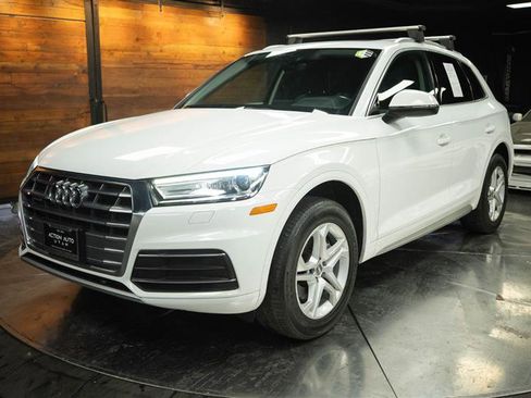 Used 2019 Audi Q5 2.0T Premium w/ Convenience Package AWD/4WD image 2