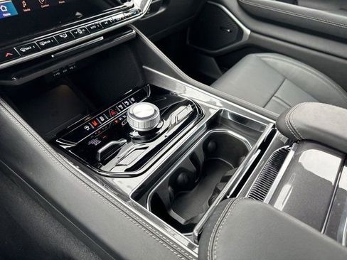 New 2024 Jeep Wagoneer Base w/ Convenience Group I image 18