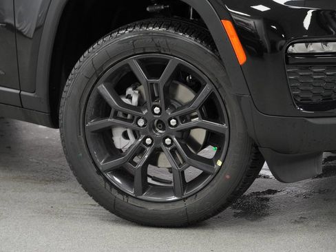 New 2025 Jeep Grand Cherokee Limited w/ Trailer Tow Package image 4