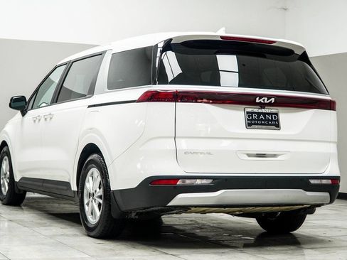 Used 2024 Kia Carnival LX FWD image 10