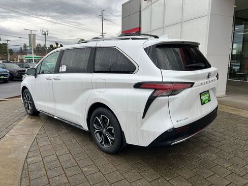 New 2026 Toyota Sienna Platinum image 3