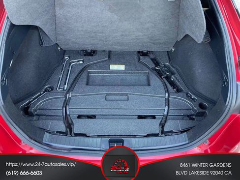 Used 2017 Toyota Prius Two image 9