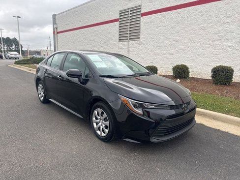 Certified 2024 Toyota Corolla LE image 1