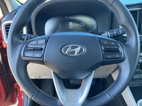 Used 2025 Hyundai Venue SEL FWD image 35