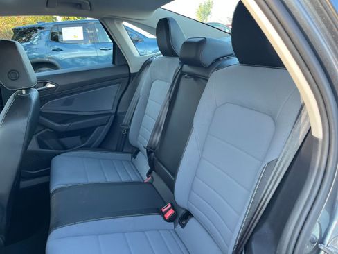 Used 2025 Volkswagen Jetta SE image 25