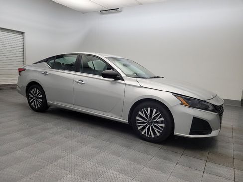 Used 2024 Nissan Altima 2.5 SV image 11