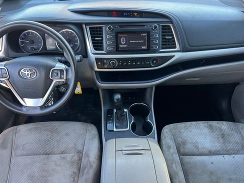 Used 2019 Toyota Highlander LE AWD/4WD image 11