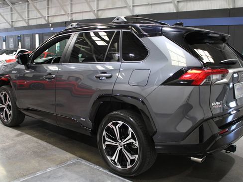 Used 2022 Toyota RAV4 XSE AWD/4WD image 11