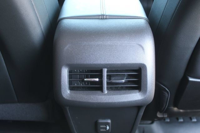 Used 2024 GMC Terrain SLT w/ Infotainment Package II FWD image 18