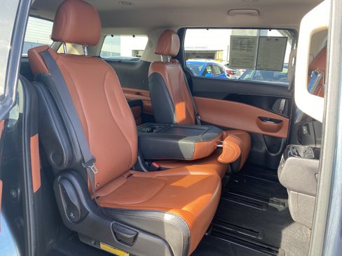 Used 2022 Kia Carnival SX image 22