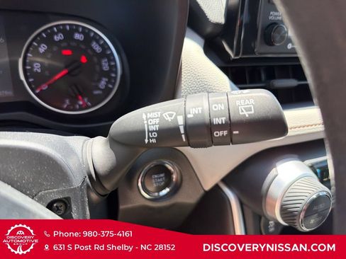 Used 2020 Toyota RAV4 XLE w/ Convenience Package FWD image 27