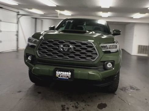 Used 2022 Toyota Tacoma TRD Sport w/ TRD Premium Sport Package AWD/4WD image 3