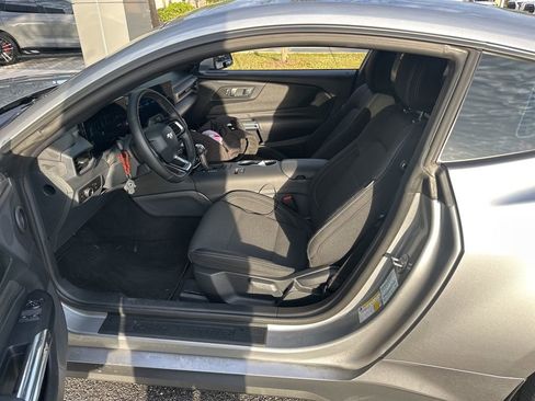 Used 2025 Ford Mustang Coupe image 3