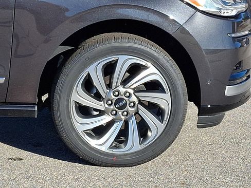 Certified 2023 Lincoln Navigator Reserve image 8