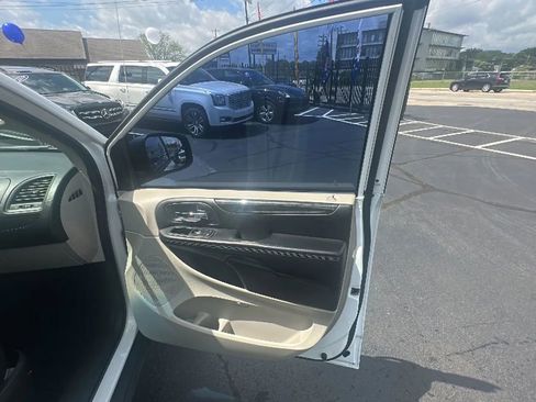 Used 2014 Dodge Grand Caravan American Value Package image 19