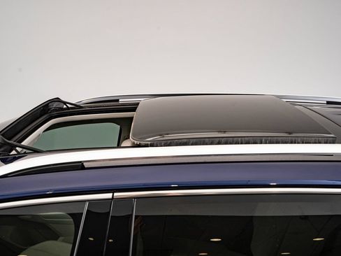 Used 2023 Volkswagen Tiguan SE w/ Panoramic Sunroof Package FWD image 14