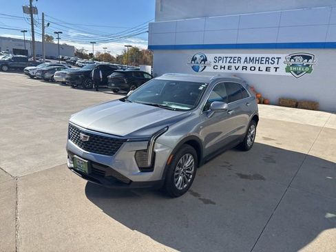 Used 2024 Cadillac XT4 Premium Luxury image 6