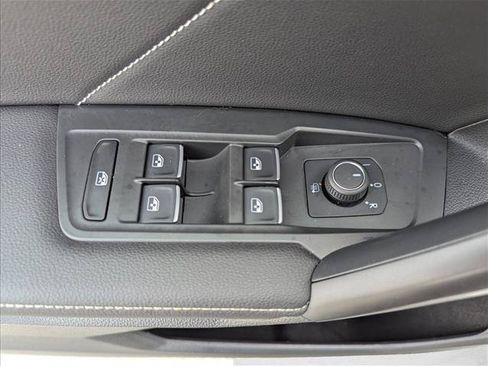 Used 2024 Volkswagen Tiguan SE AWD/4WD image 10