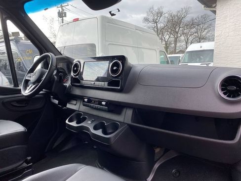 Used 2022 Mercedes-Benz Sprinter 4500 image 15