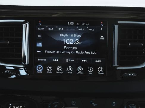 Used 2017 Chrysler Pacifica Touring image 25