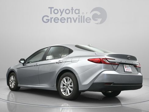 Used 2025 Toyota Camry LE FWD image 8