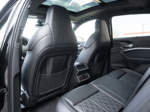 Certified 2022 Audi e-tron S Prestige w/ Prestige Package image 28