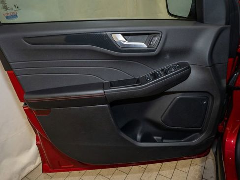 Used 2025 Ford Escape ST-Line image 12