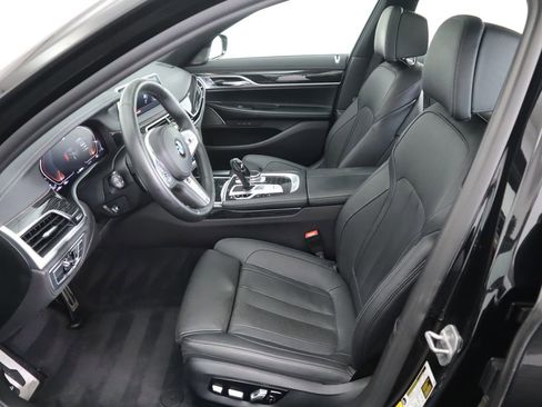 Certified 2022 BMW 740i w/ M Sport Package image 20