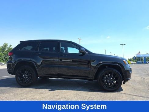 Used 2022 Jeep Grand Cherokee Laredo X AWD/4WD image 2