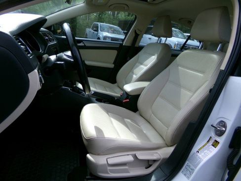 Used 2017 Volkswagen Jetta SE FWD image 13