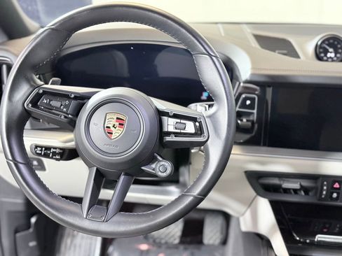 Used 2024 Porsche Cayenne Coupe AWD/4WD image 12
