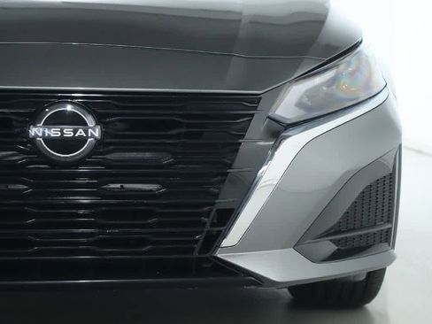 Used 2024 Nissan Altima 2.5 SV w/ SV Premium Package image 7