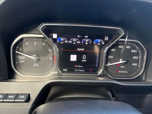 Used 2021 GMC Sierra 1500 AT4 w/ AT4 Premium Package image 12