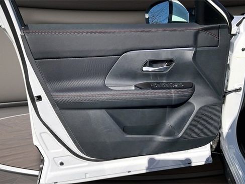 Certified 2025 Nissan Kicks SR image 21