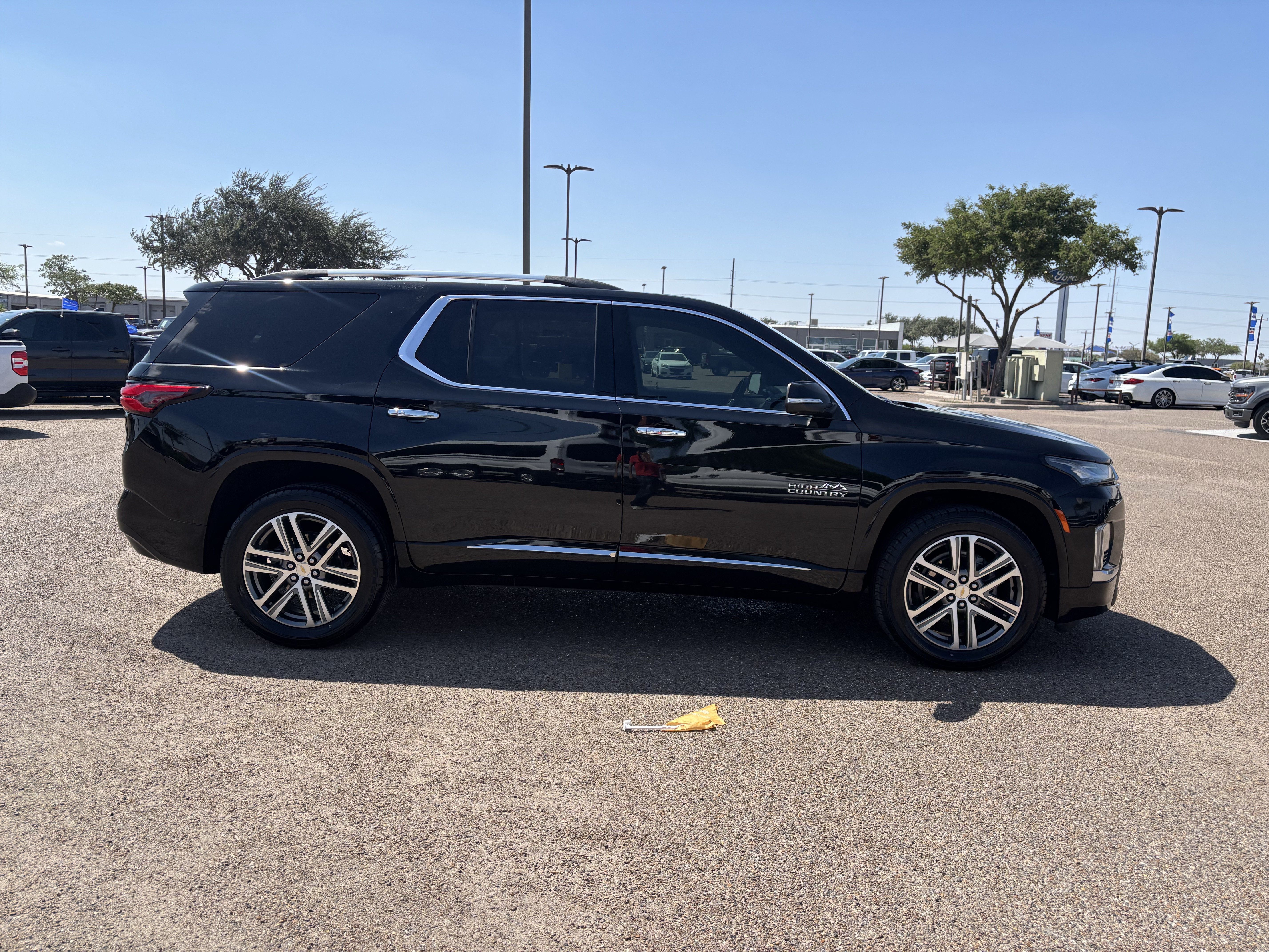 Used 2023 Chevrolet Traverse High Country w/ LPO, Floor Liner Package FWD image 4