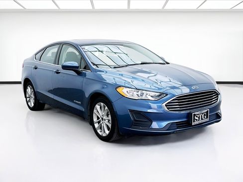 Used 2019 Ford Fusion SE image 3