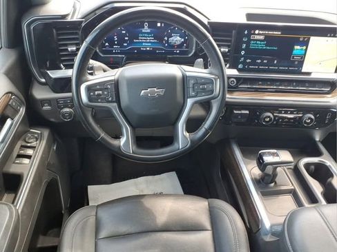 Used 2023 Chevrolet Silverado 1500 RST w/ Convenience Package II AWD/4WD image 4