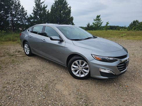 Used 2024 Chevrolet Malibu LT FWD image 2