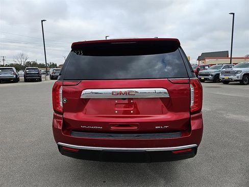 Certified 2023 GMC Yukon SLT w/ SLT Premium Package image 4