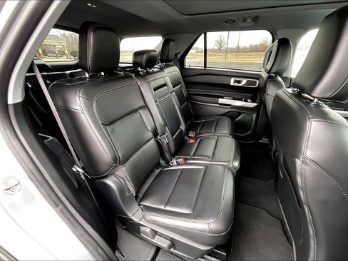 Certified 2024 Ford Explorer XLT w/ Equipment Group 202A image 17